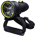 Light & Motion Sola Dive Pro 2000 | Designed to meet the demands of dive professionals with advanced optics for a penetrating spot, extended runtime modes, and fast charge electronics.