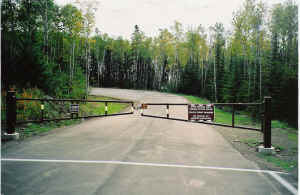 Madeira Wreck Diver Parking Lot - - Entrance gate - - Viewed from Minnesota Hwy. 61 - - Photo: Scuba Center